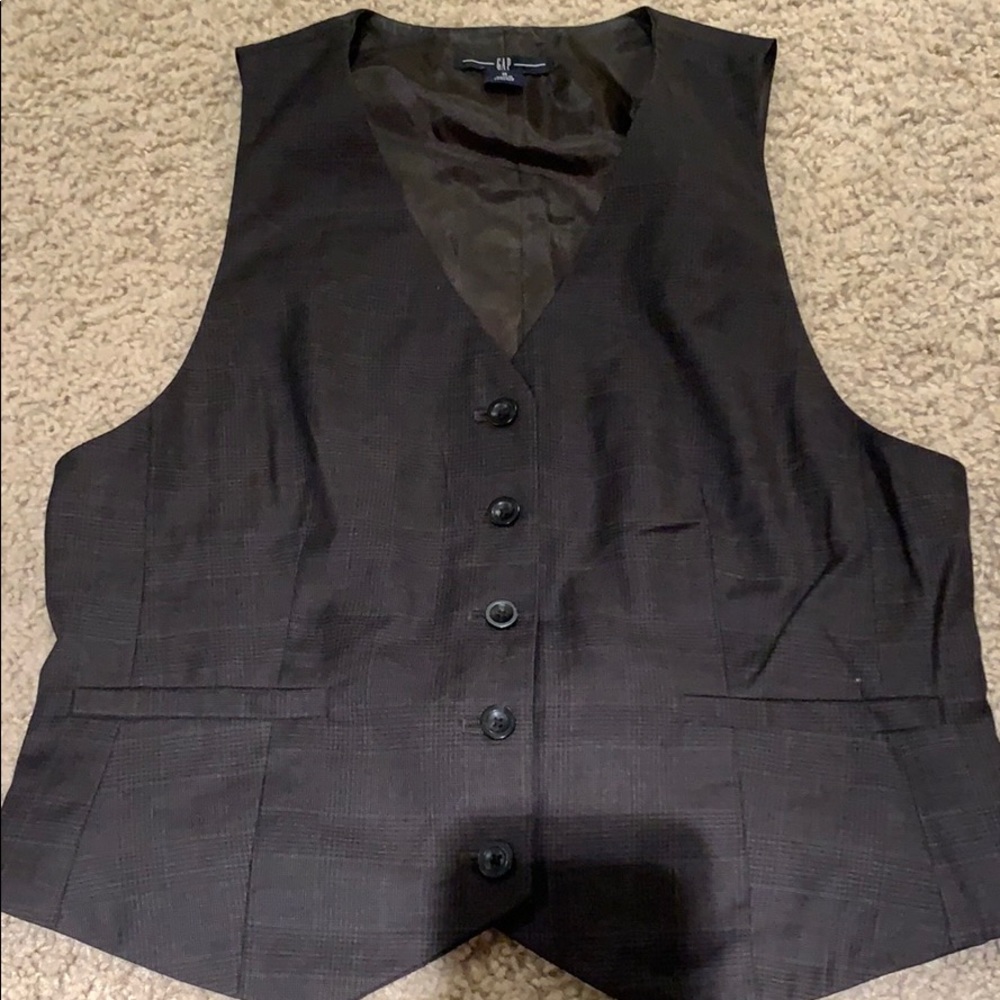 Gap black stylish vest!